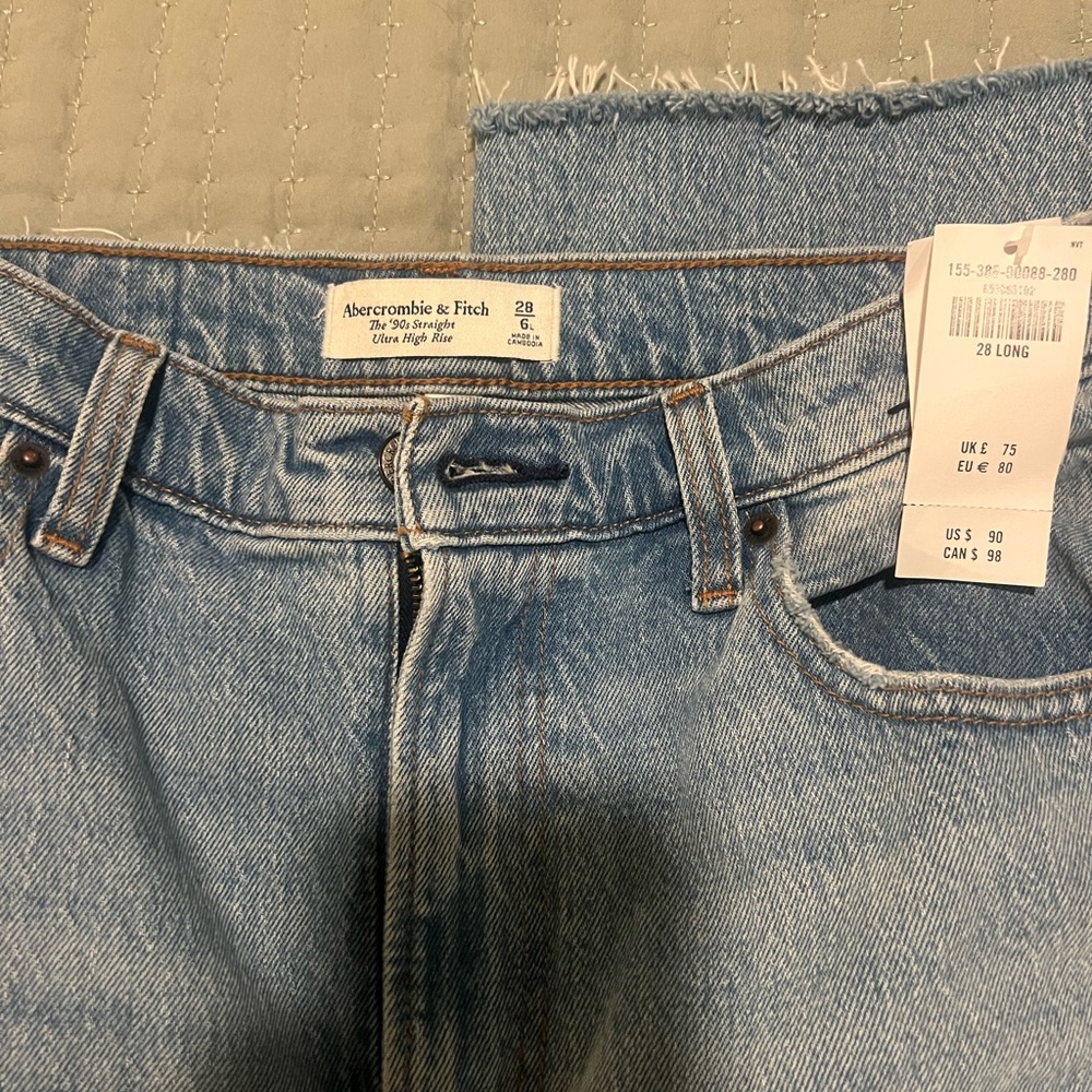 Abercrombie & Fitch Curve Love Ultra High Rise 90s Straight - size 28/6 Long